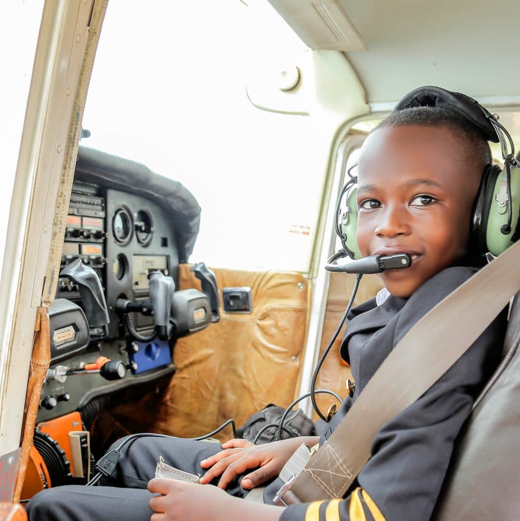 Ouganda : Graham Shema, 7 ans et dÃ©jÃ  pilote (vidÃ©o)